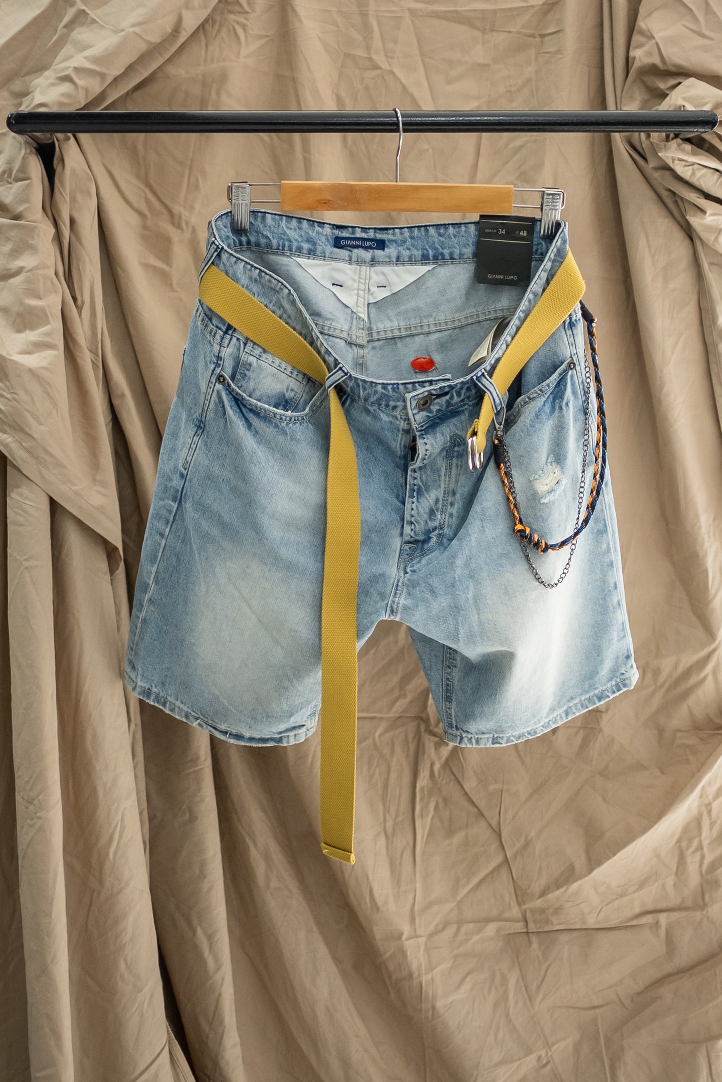 GIANNI LUPO DENIM SHORT WITH YELLOW BELT